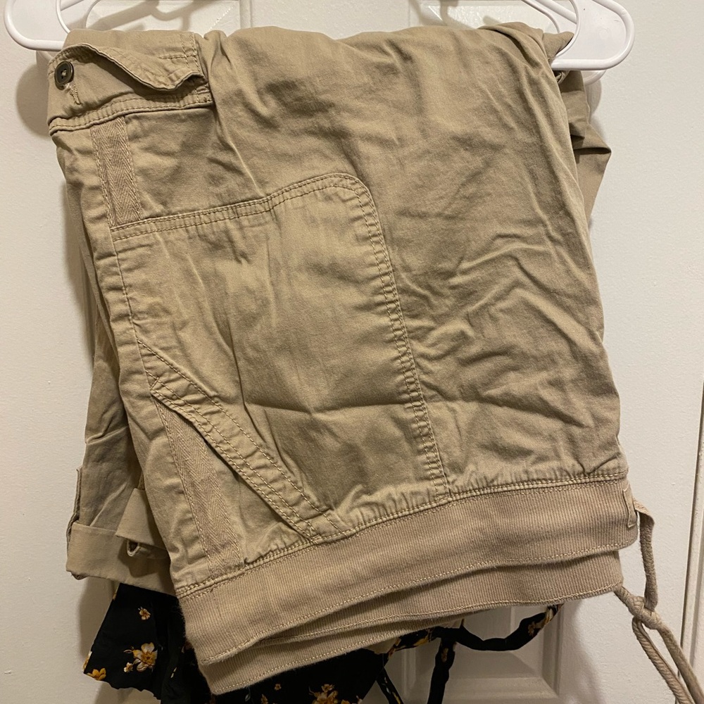 Tan cargo capris